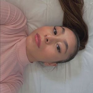 Meet your Posher, Idania